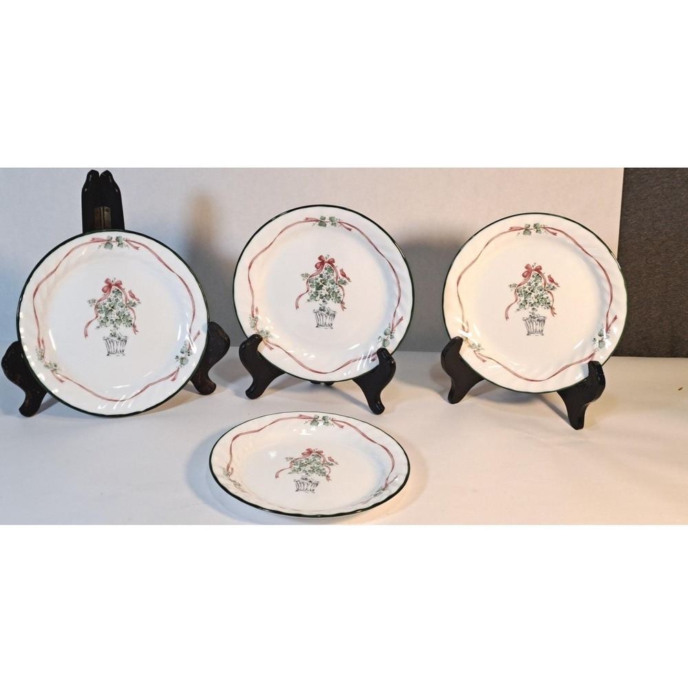 Corelle Callaway Holiday Salad Dessert Plates Set of 4 Christmas Red Cardinal 7"